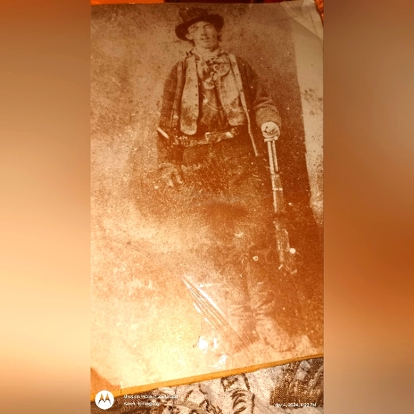 Billy The Kid Pic - Picture 1 of 2